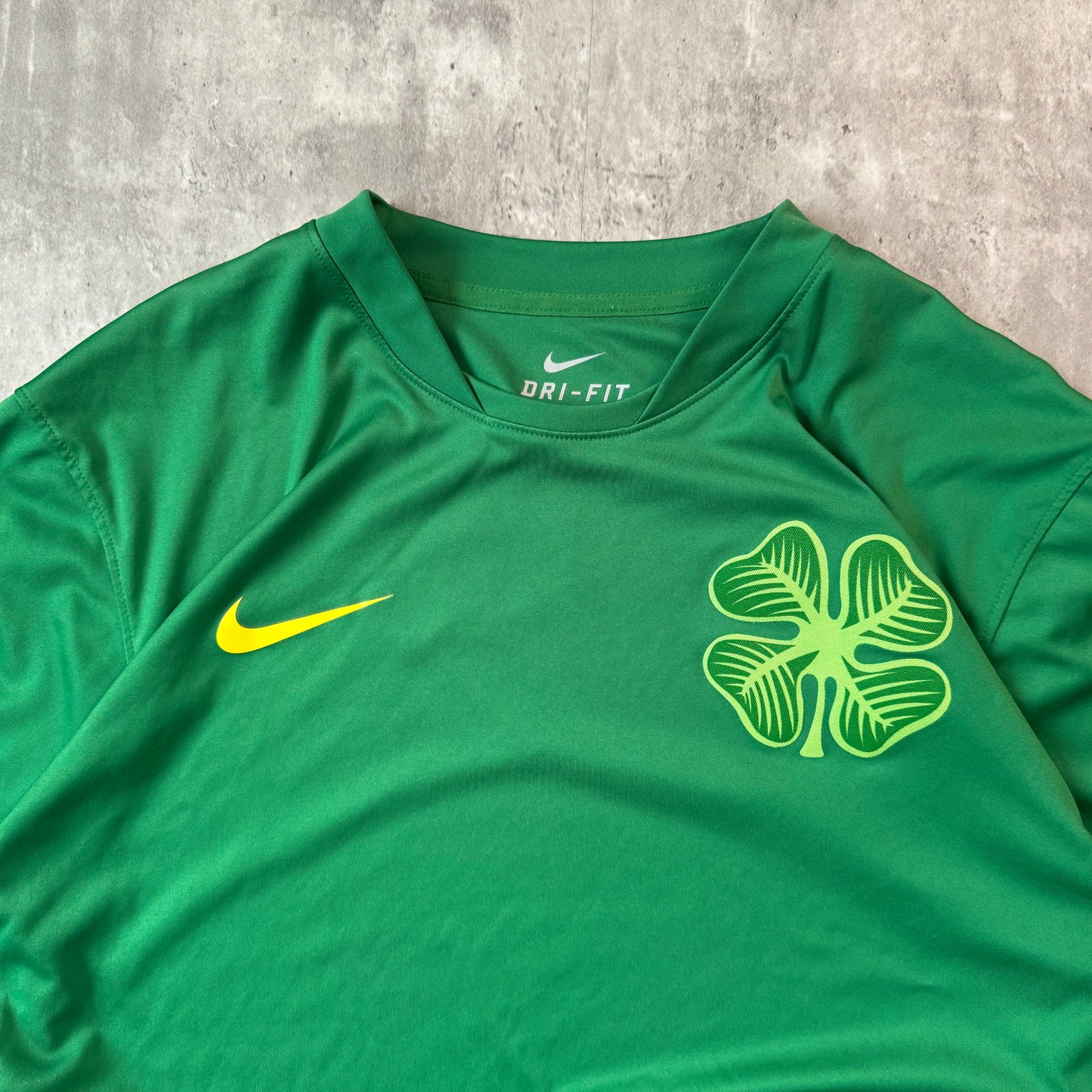 2010-2011 Nike Celtic Soccer Jersey - L