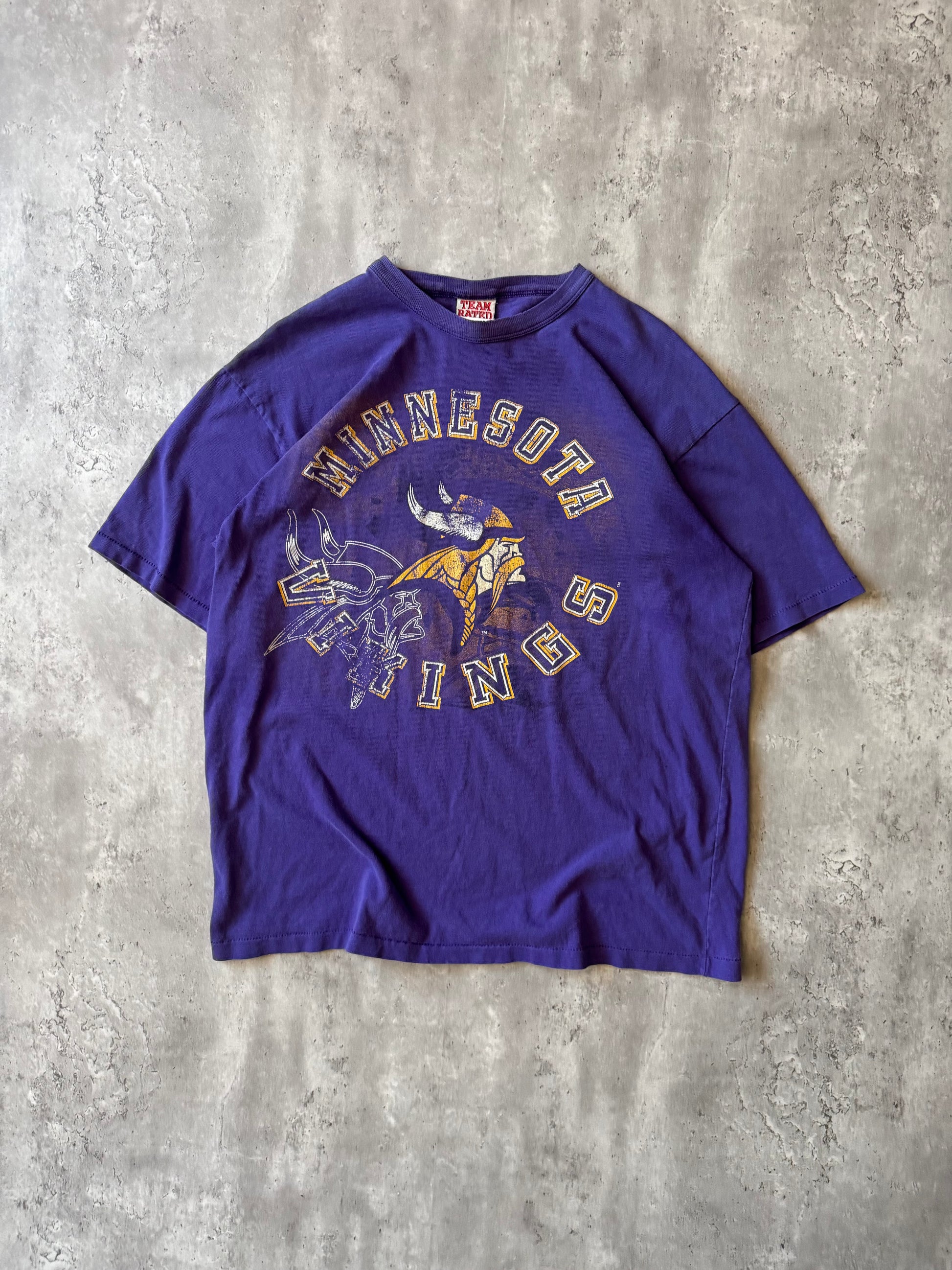 Vintage des années 90 Minnesota Vikings casque graphique Pro Player t-shirt en coton violet taille XXL Made in USA - France Vintage des années 90 Minnesota Vikings casque graphique Pro Player t-shirt en coton violet taille XXL Made in USA - France