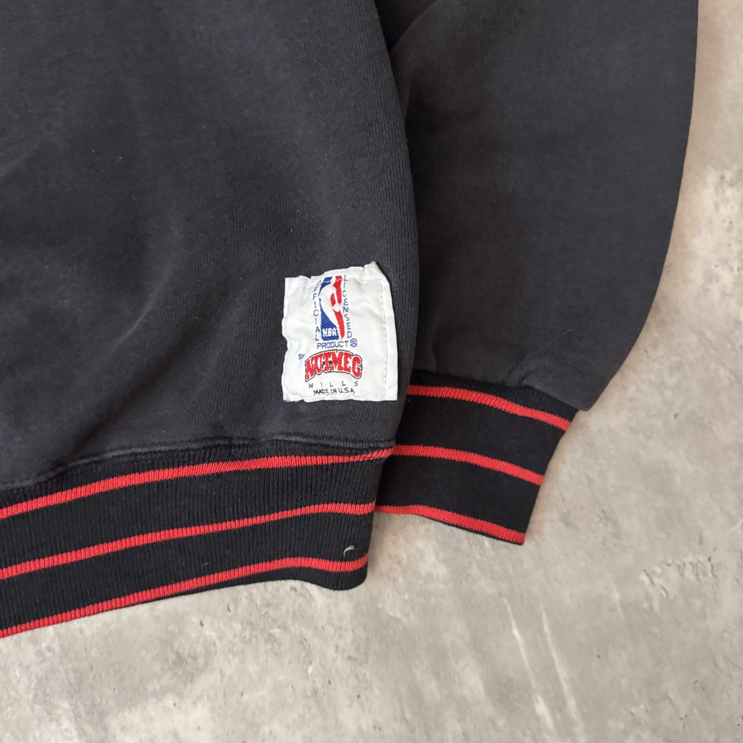 Vintage 90s Nutmeg NBA Bulls Black Crewneck Sweatshirt - XL